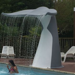 Queue de baleine avec rideau d'eau 